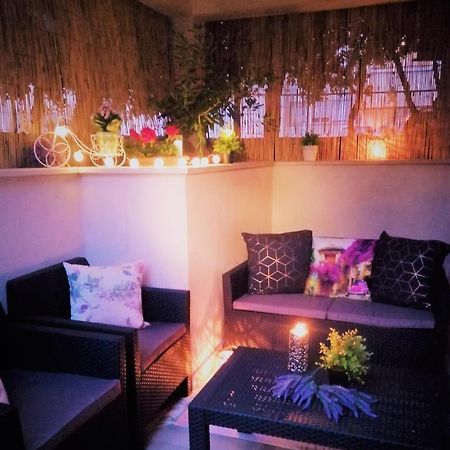 Split Symphony Garden: Modern, New Apartment エクステリア 写真