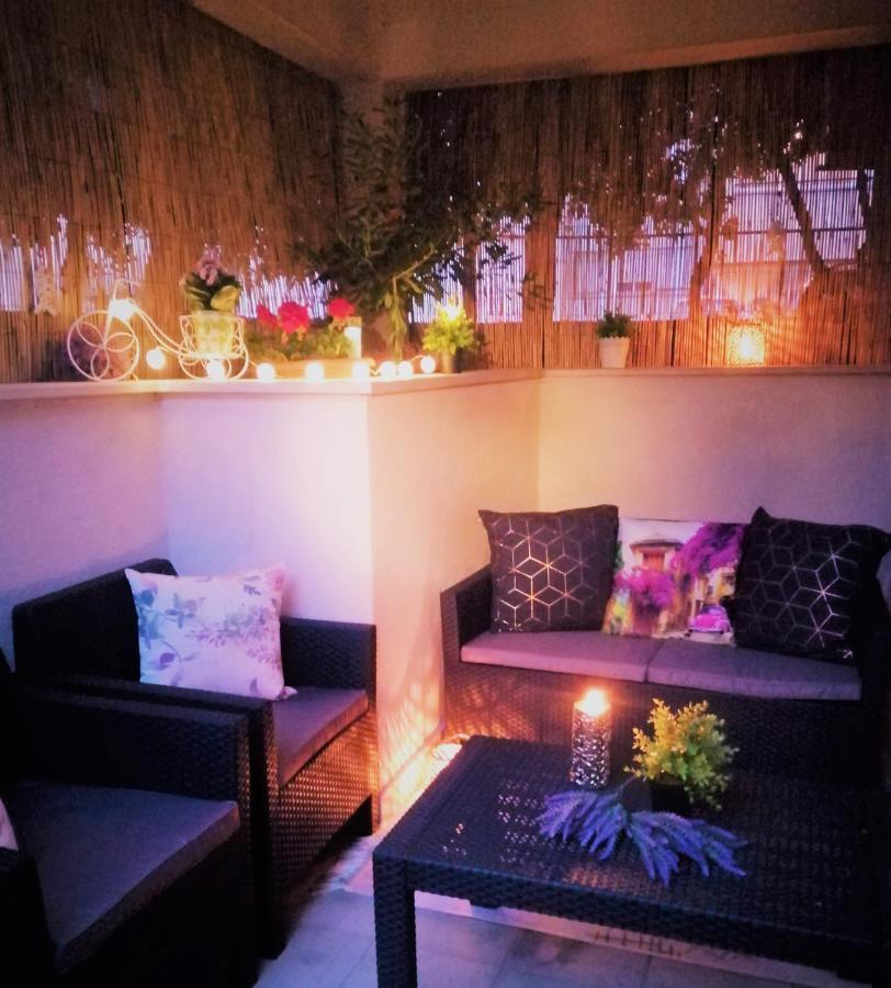 Split Symphony Garden: Modern, New Apartment エクステリア 写真