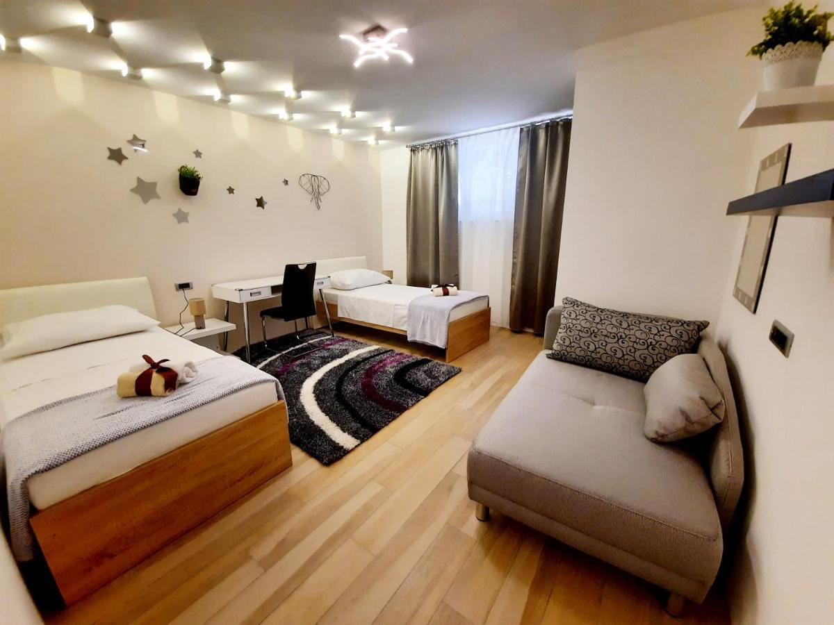 Split Symphony Garden: Modern, New Apartment エクステリア 写真