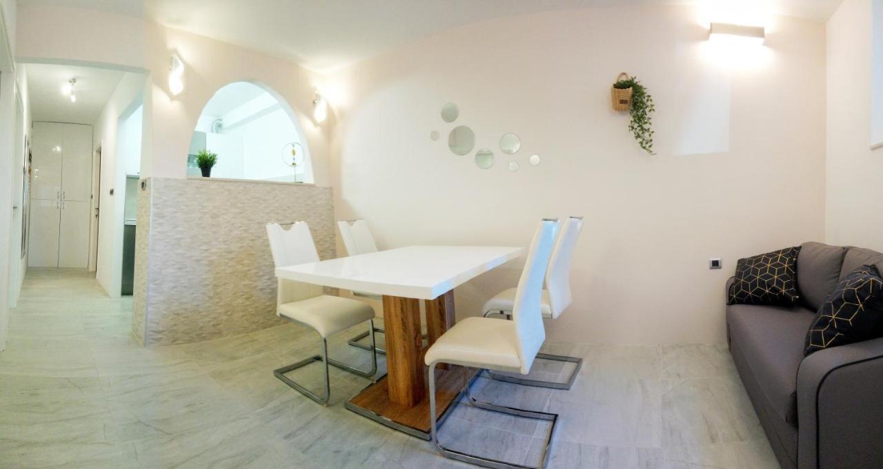 Split Symphony Garden: Modern, New Apartment エクステリア 写真